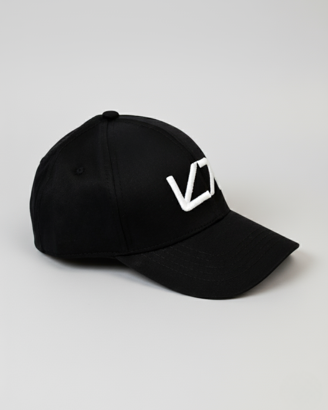 VYBE cap in Noir – classic black unisex cap for everyday wear